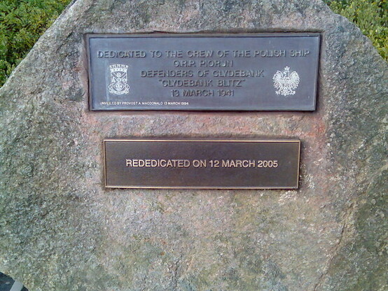 stone memorial to the Piorun on Clydebank
