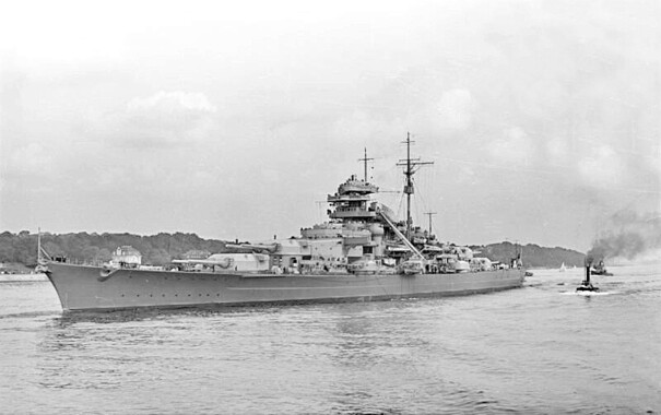 Bismarck looking very big and very battleshippy
