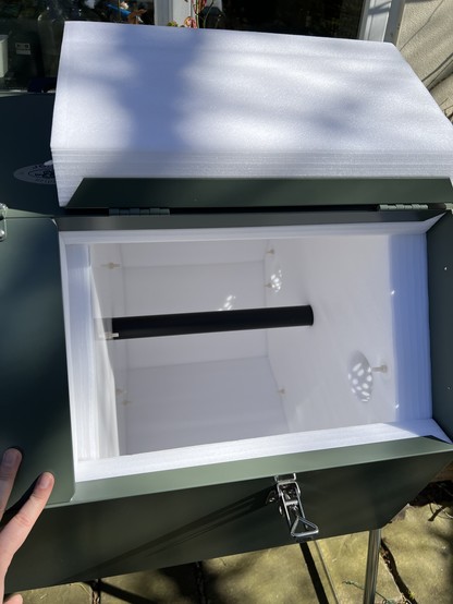 Looking inside you can see the centre spindle shaft and a compartment lined with thick insulating foam. 